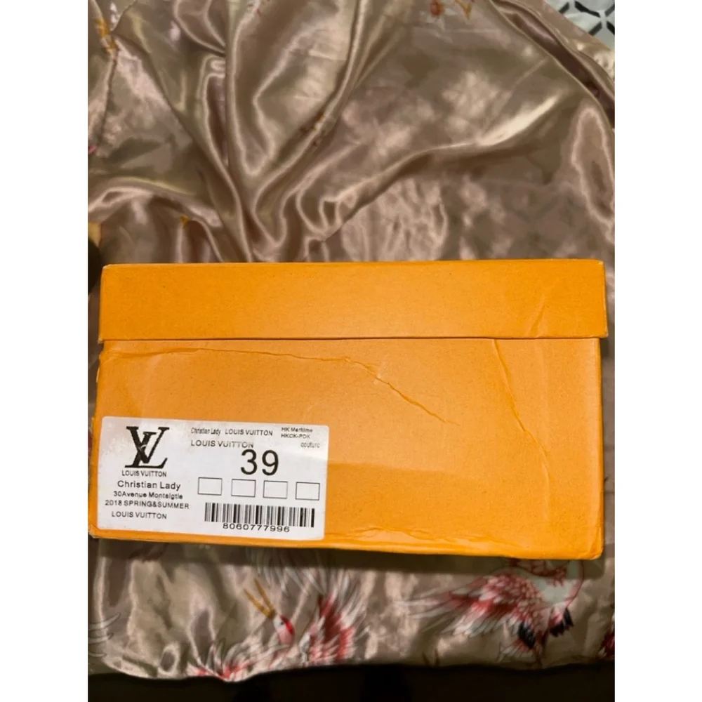 LOUIS VUITTON  Suede Calfskin Run Away Sneakers 39 Kaki